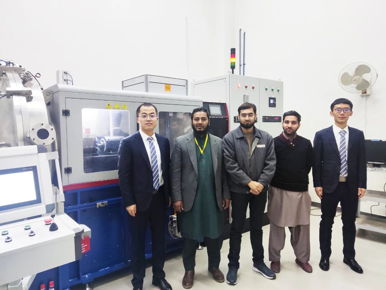 順利交付！西安賽隆桌面級(jí)制粉設(shè)備首次進(jìn)入海外市場(chǎng)